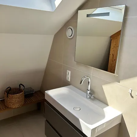 Harry Aan Zee Vila *